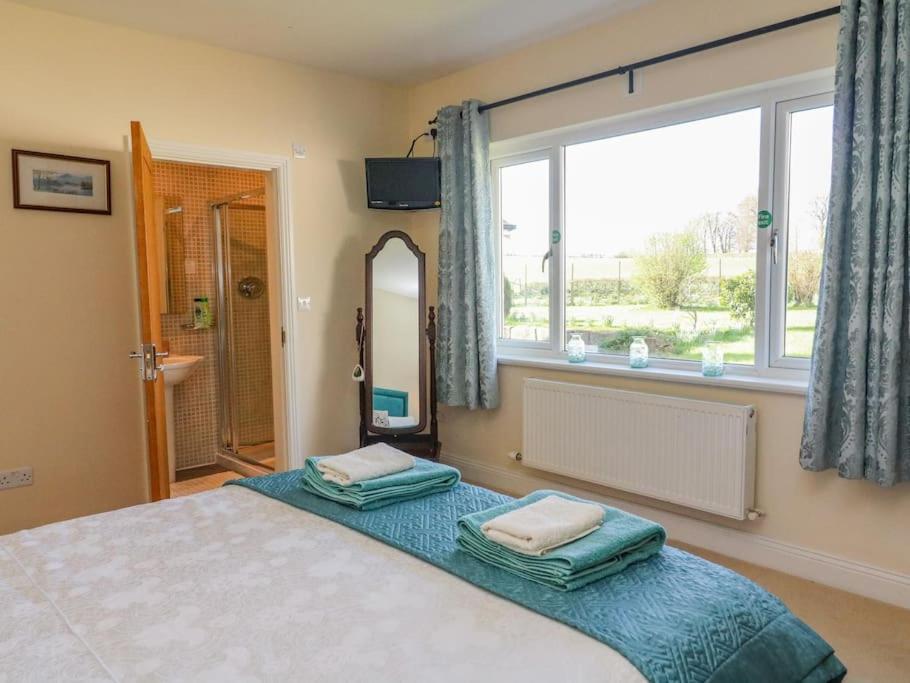 Two Acres- Spacious, Delightful, Pet Free Bungalow Levens Exterior foto