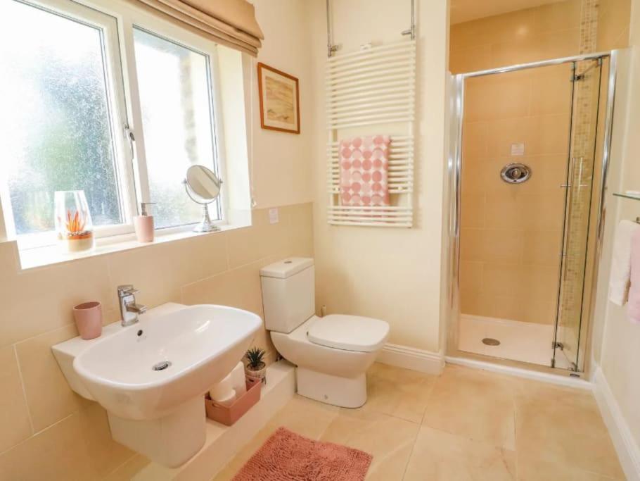 Two Acres- Spacious, Delightful, Pet Free Bungalow Levens Exterior foto
